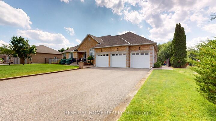 Property Photo: 35 Golfview Boulevard ON L3Z 3Z1