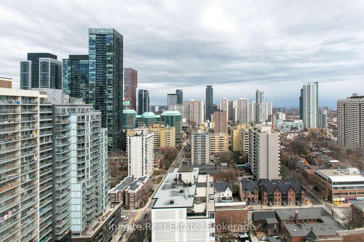 Property Photo:  33 Isabella Street 2812  ON M4Y 2P7 