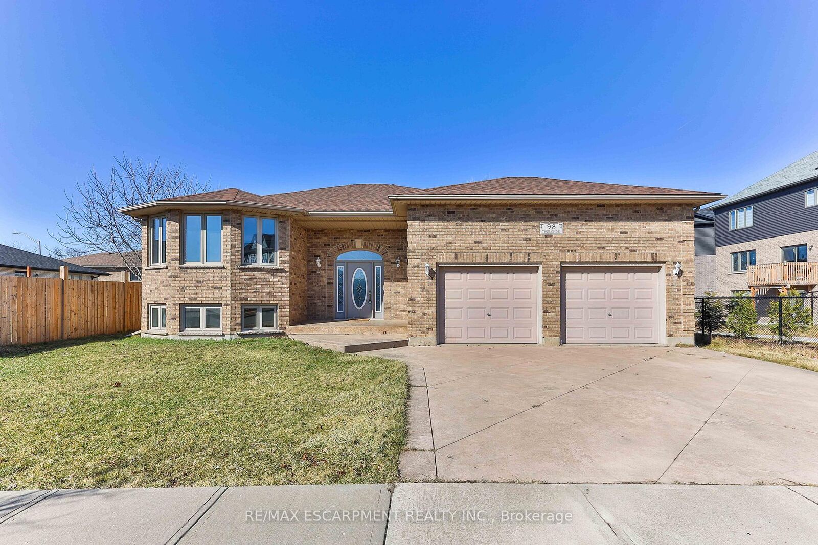 Property Photo: 98 Thomas Avenue ON N3S 7V4