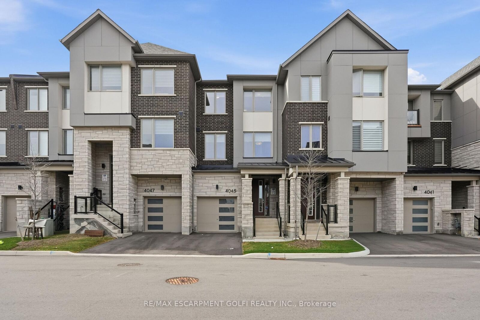 Property Photo:  4045 Saida Street  ON L5M 2S8 