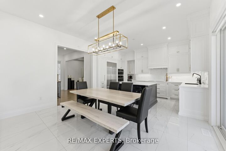 54 Winthrop Crescent — photo 1