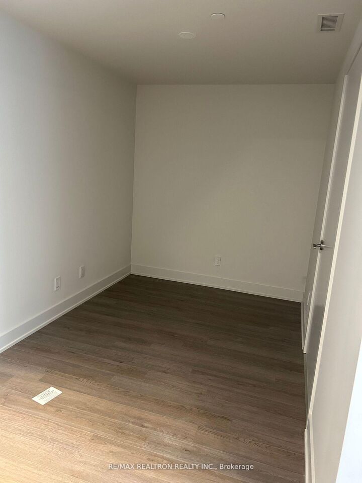 Photo de la propriété:  8 Cumberland Street 1404  ON M4W 0B5 