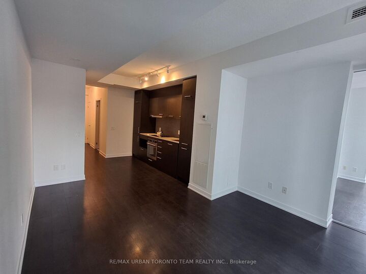 Property Photo:  87 Peter Street 3311  ON M5V 0P1 