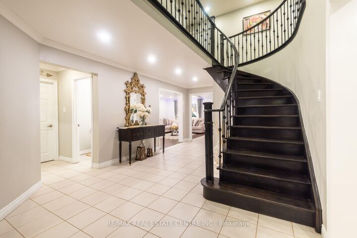 Property Photo: 3683 East Park Court ON L5L 4V6