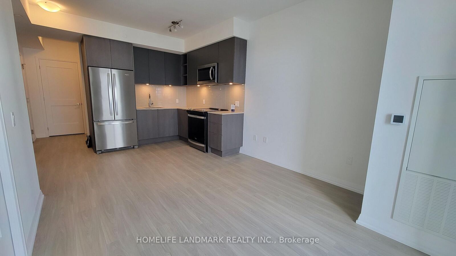 Property Photo: 25 Holly Street 1906 ON M3S 0E3