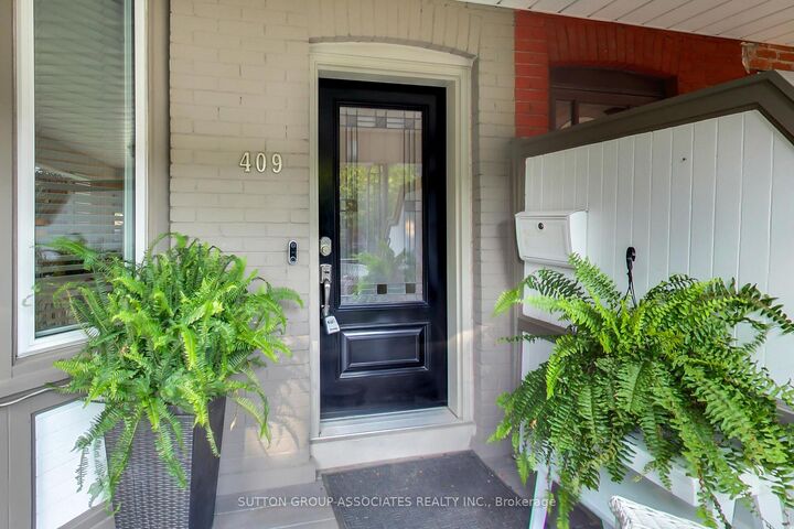 Property Photo:  409 Clinton Street  ON M6G 2Z1 