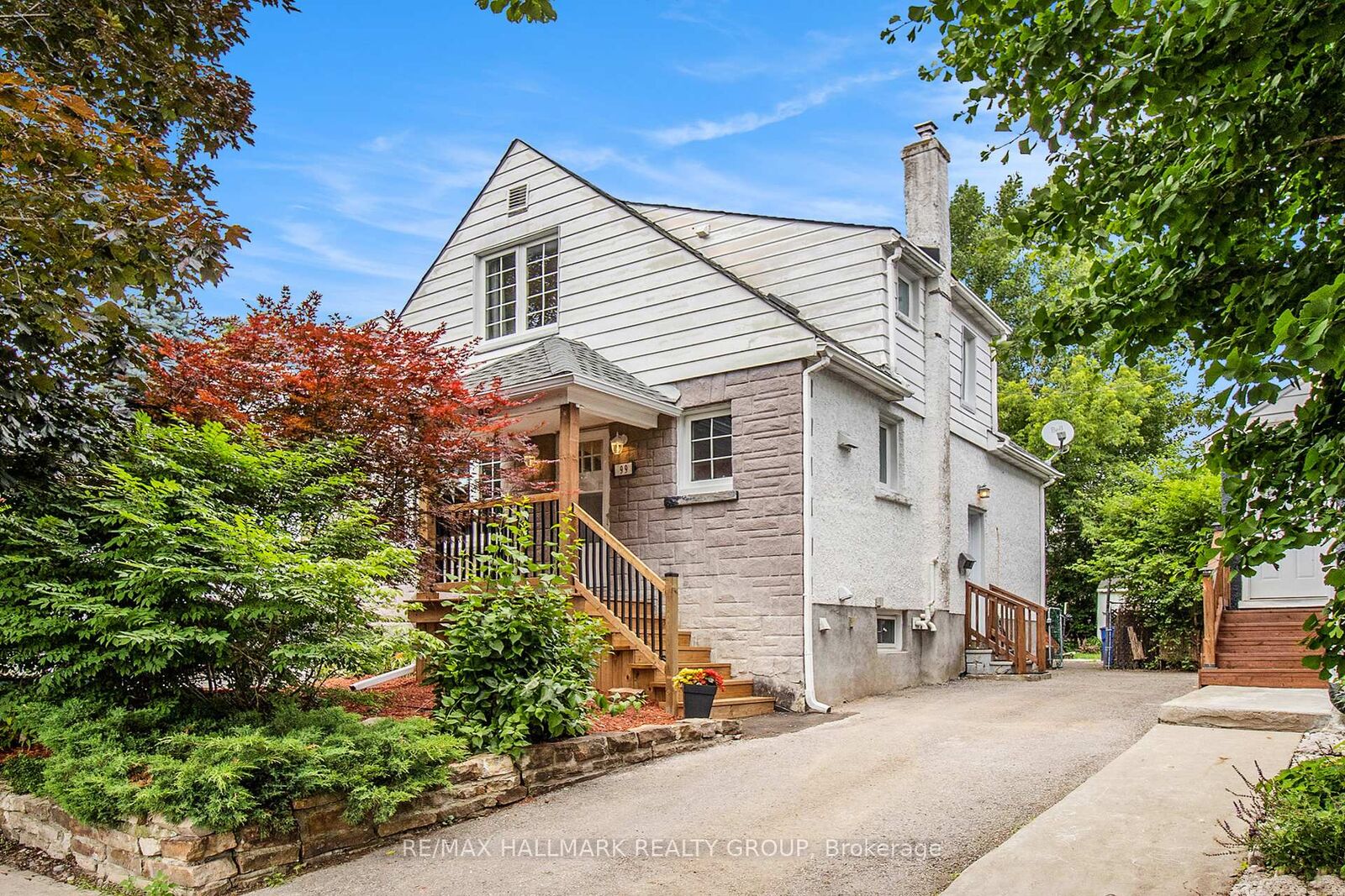 Property Photo: 99 Dagmar Avenue ON K1L 5T3