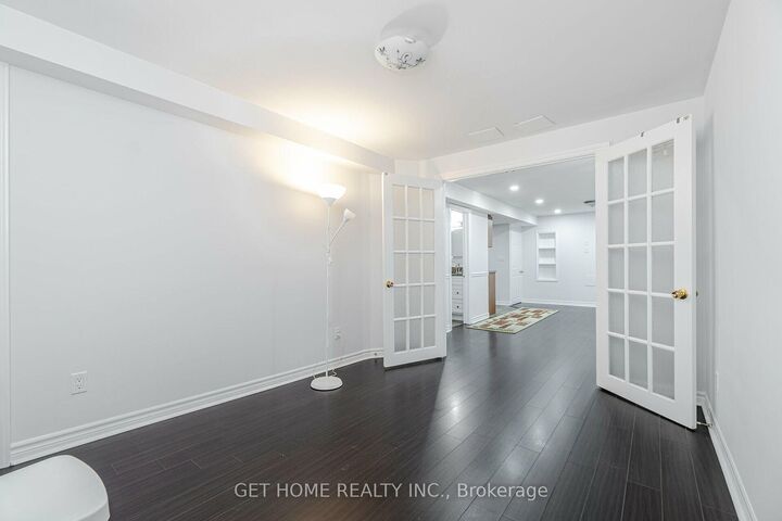 Property Photo: 5955 Gant Crescent E Bsmt ON L5V 2T5