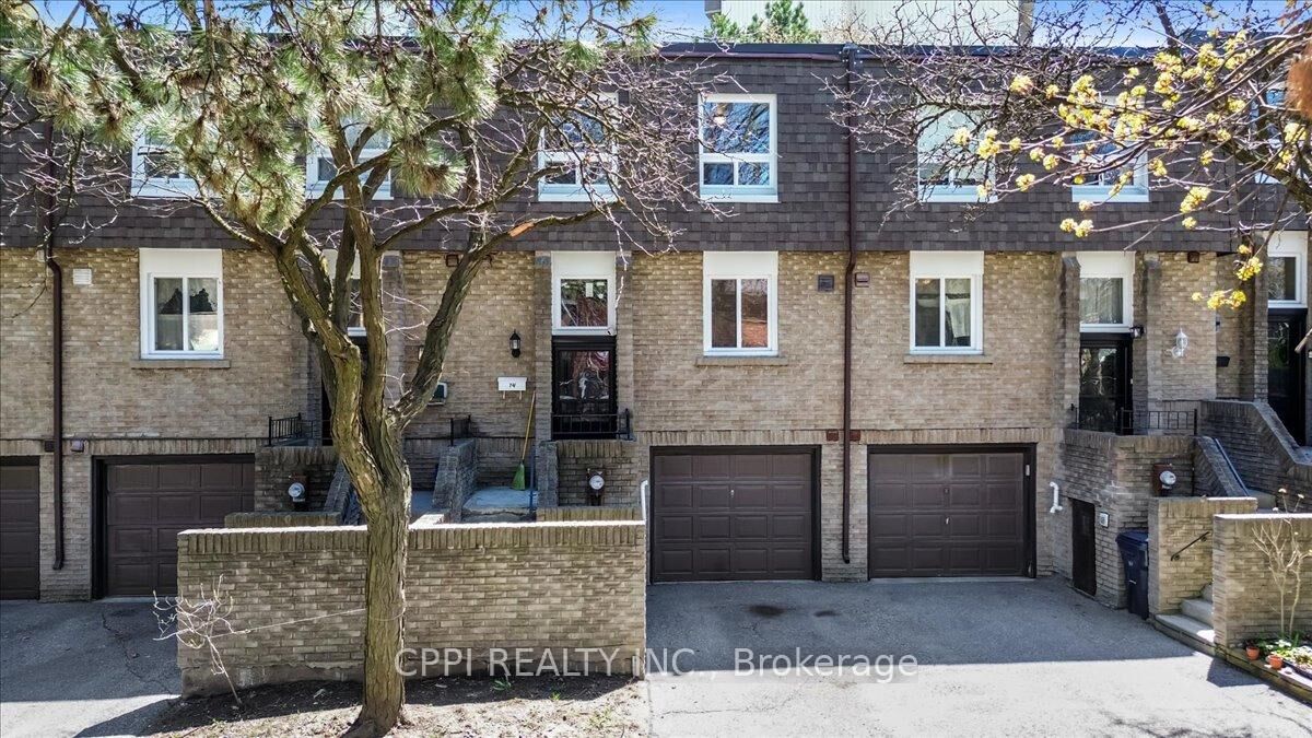 Property Photo: 2 Davisbrook Boulevard 14 ON M1T 3P3