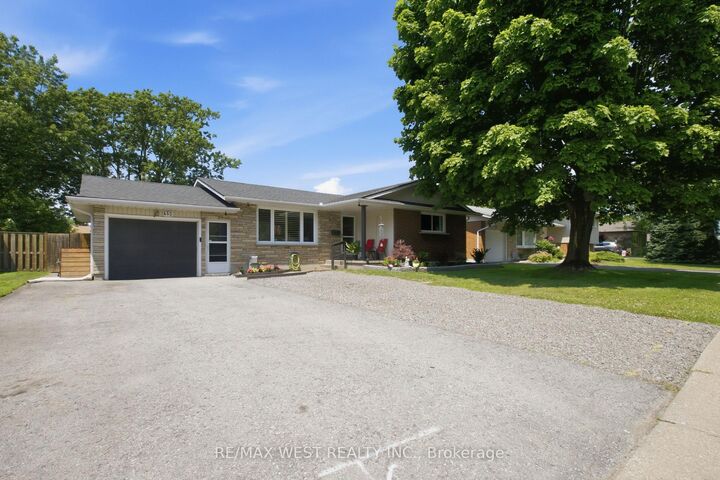 453 Leonard Avenue — photo 1