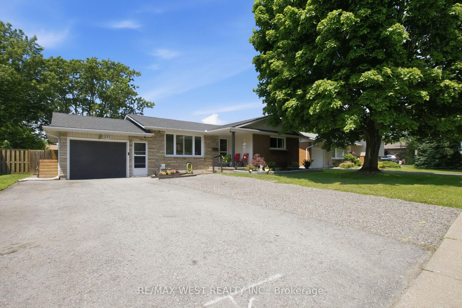 Property Photo: 453 Leonard Avenue ON L3C 3A2