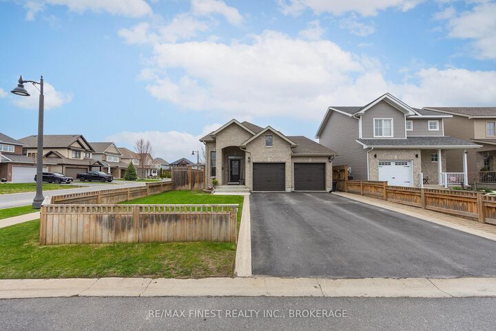 Property Photo:  1667 Crimson Crescent  ON K7P 0H5 