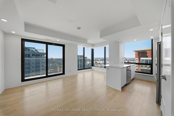 Property Photo:  180 George Street 2202  ON K1N 0G8 