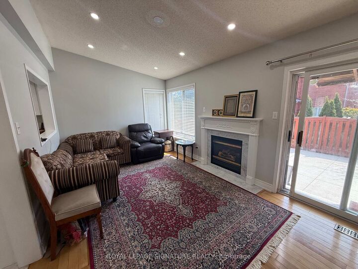 Property Photo:  814 Golden Farmer Way  ON L5W 1A7 
