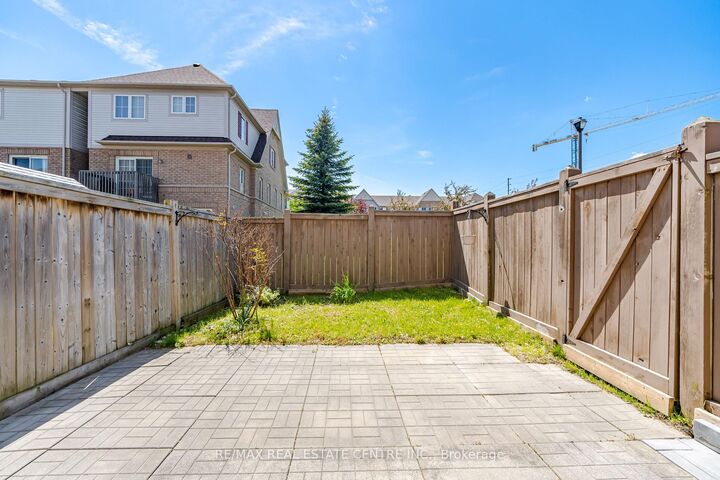 Property Photo:  47 Martinworth Lane  ON L1Z 0L1 