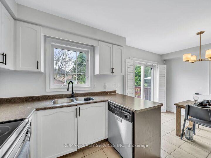 Property Photo:  122 Dells Crescent  ON L7A 2X1 