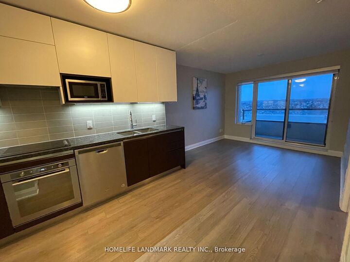 Property Photo:  15 Water Walk Drive E 1511  ON L6G 0G2 