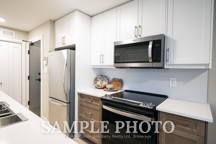 Property Photo: 110-10 Hillside Meadow Drive ON K8V 0J7