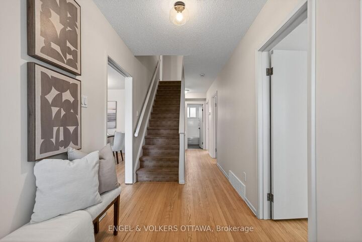 Property Photo:  1862 Sharel Drive  ON K1H 6W4 