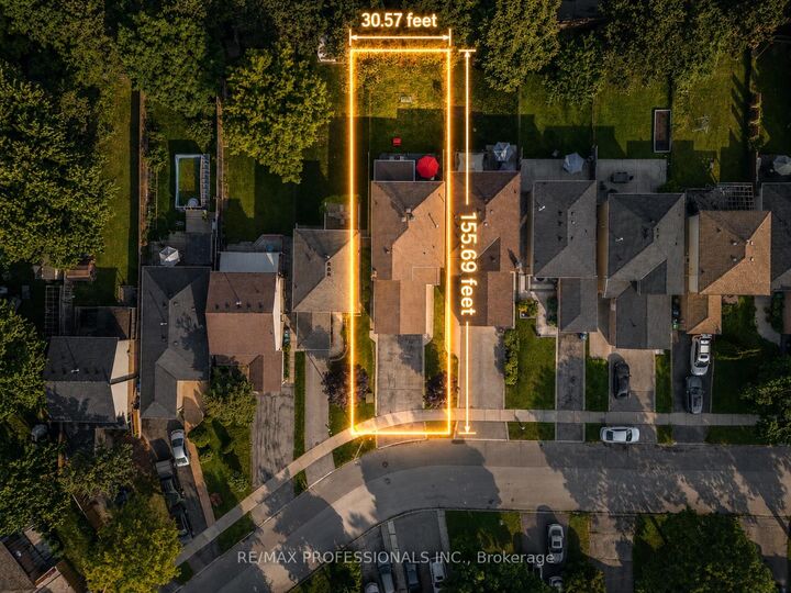 Property Photo:  3140 Anderson Crescent  ON L5N 2Y5 
