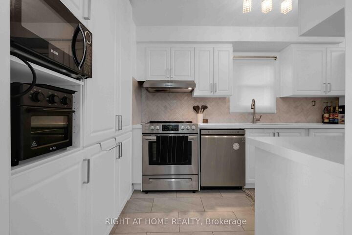 Property Photo: 1055 Central Park Boulevard N #4 ON L1G 7M4