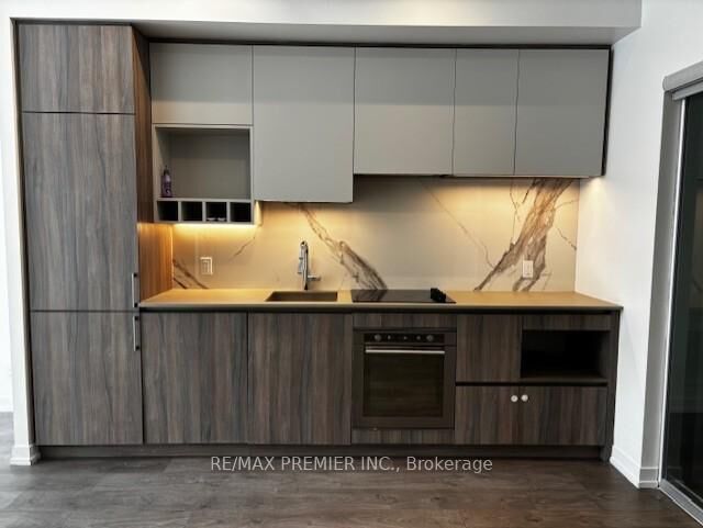 Property Photo: 7 Buttermill Avenue Th 20 ON L4K 0M5
