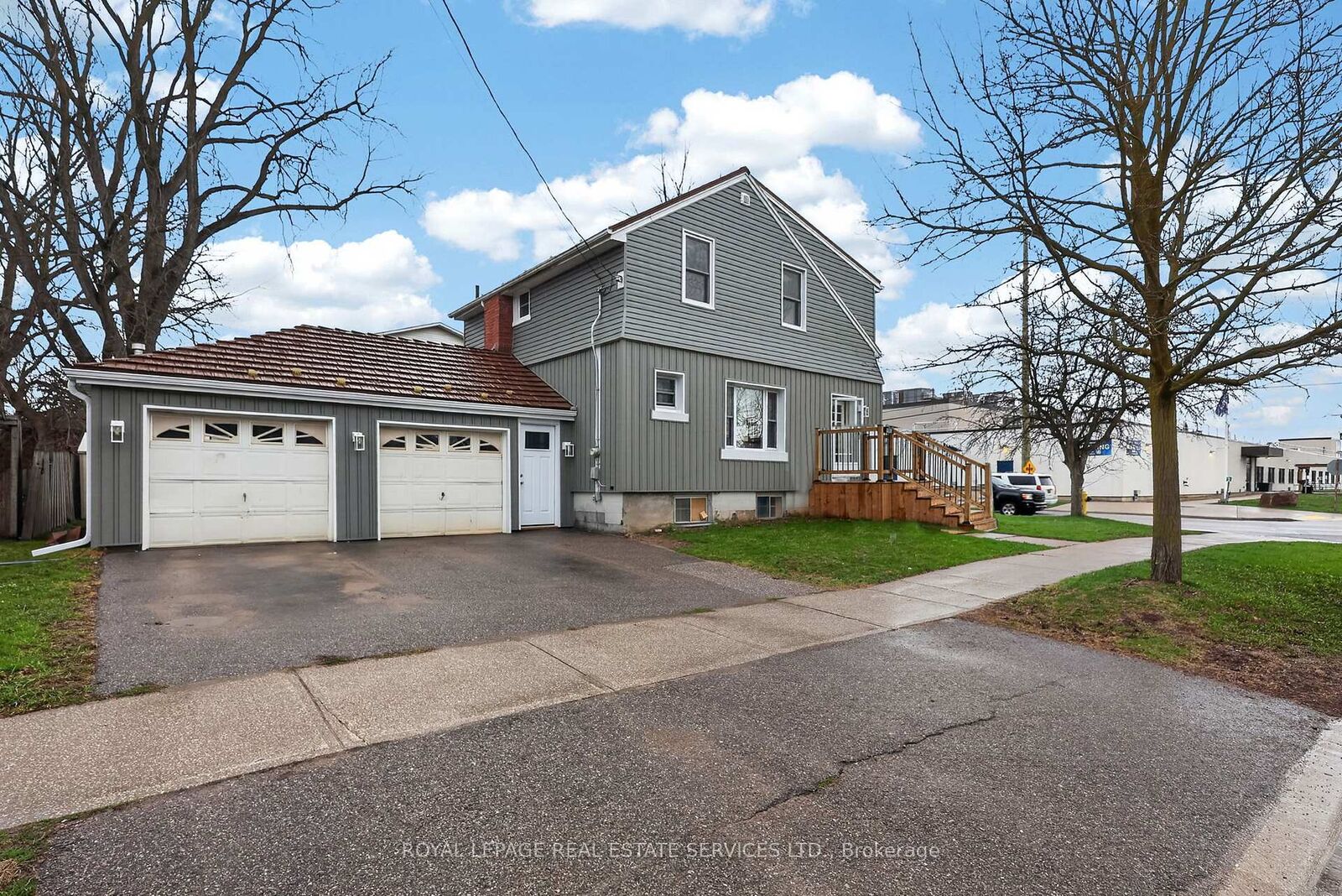 Property Photo:  71 Centre Street S  ON L9R 1J4 