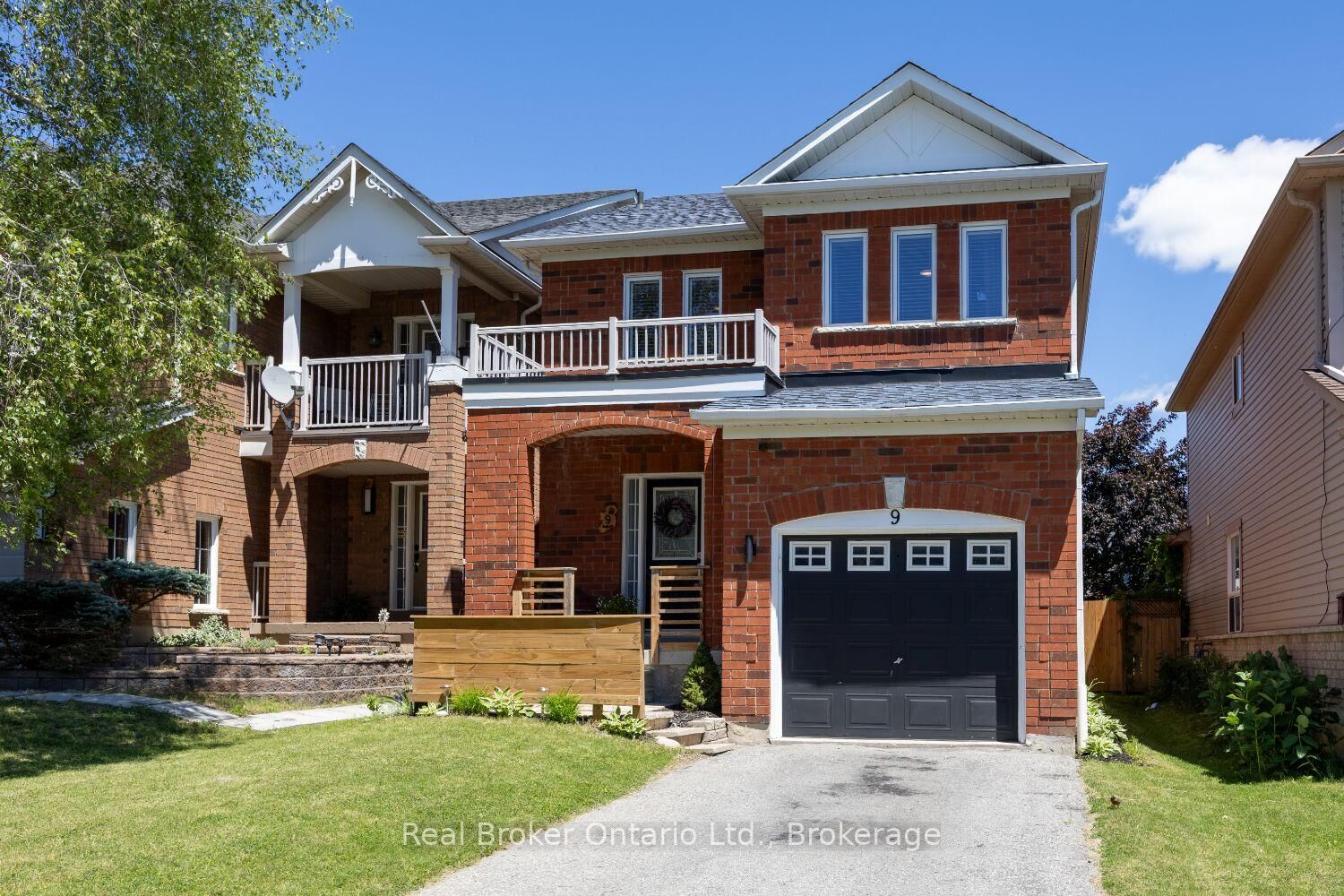 Property Photo:  9 Candlebrook Drive  ON L1R 2V4 