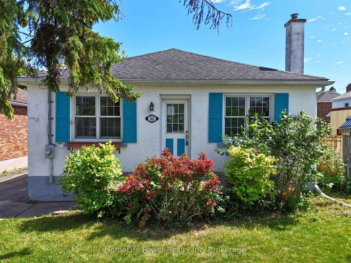 Property Photo:  32 Dunlop Street  ON K7L 1L2 