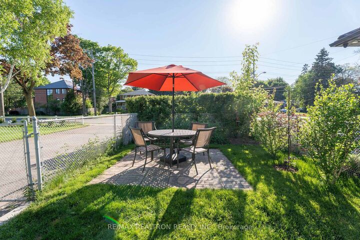 Property Photo:  237 Beechgrove Drive  ON M1E 3Z9 