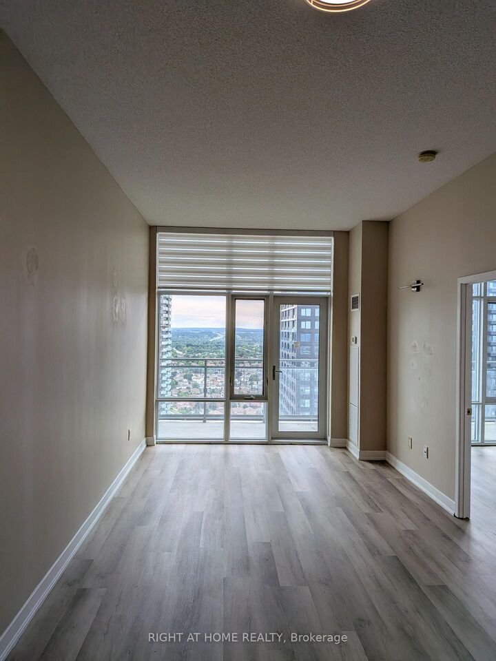Property Photo:  360 Square One Drive 3207  ON L5B 0G7 