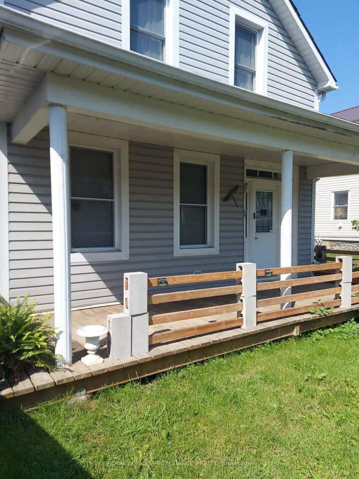 Property Photo: 739 Edward Street ON K0E 1T0