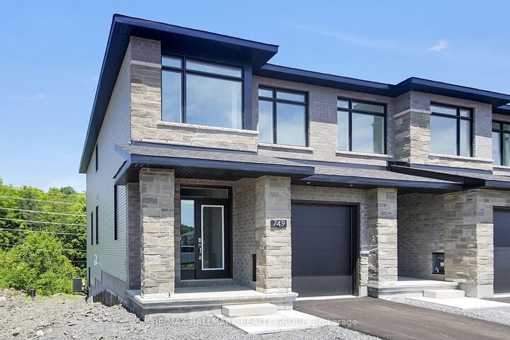 Property Photo:  749 Newstead Crescent  ON K2K 0M8 