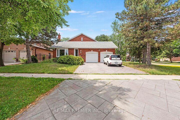 Property Photo: 4 Bourbon Road ON L4L 6Y6
