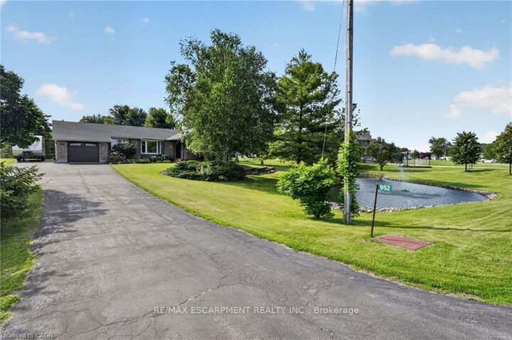 952 Robinson Road — photo 1