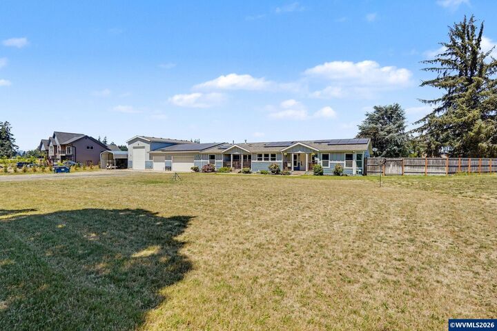 Property Photo: 2999 Buena Crest Ln NE OR 97303