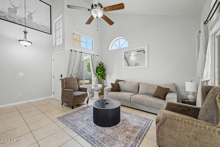 Property Photo: 1717 E Greenway Circle AZ 85042