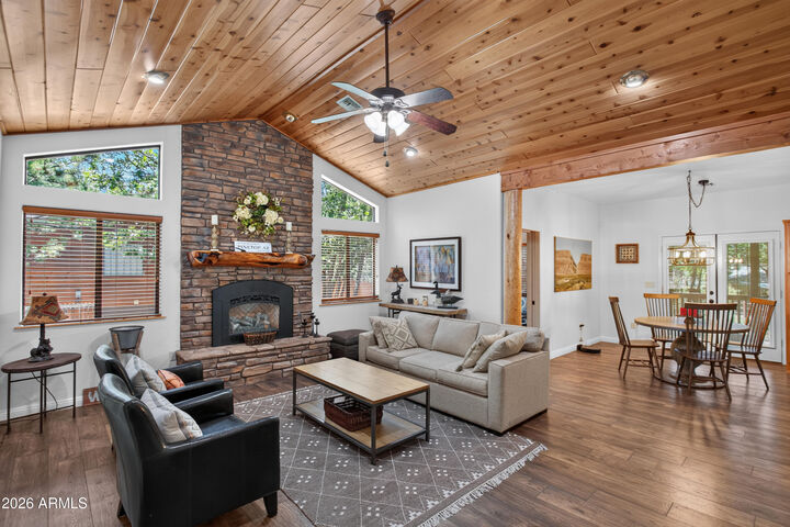 Property Photo: 3798 Pinetree Lane AZ 85935
