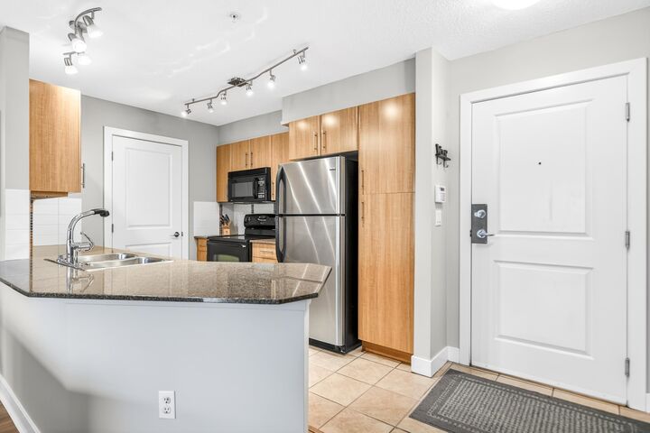 Property Photo:  12020 207A Street 301  BC V2X 8V2 