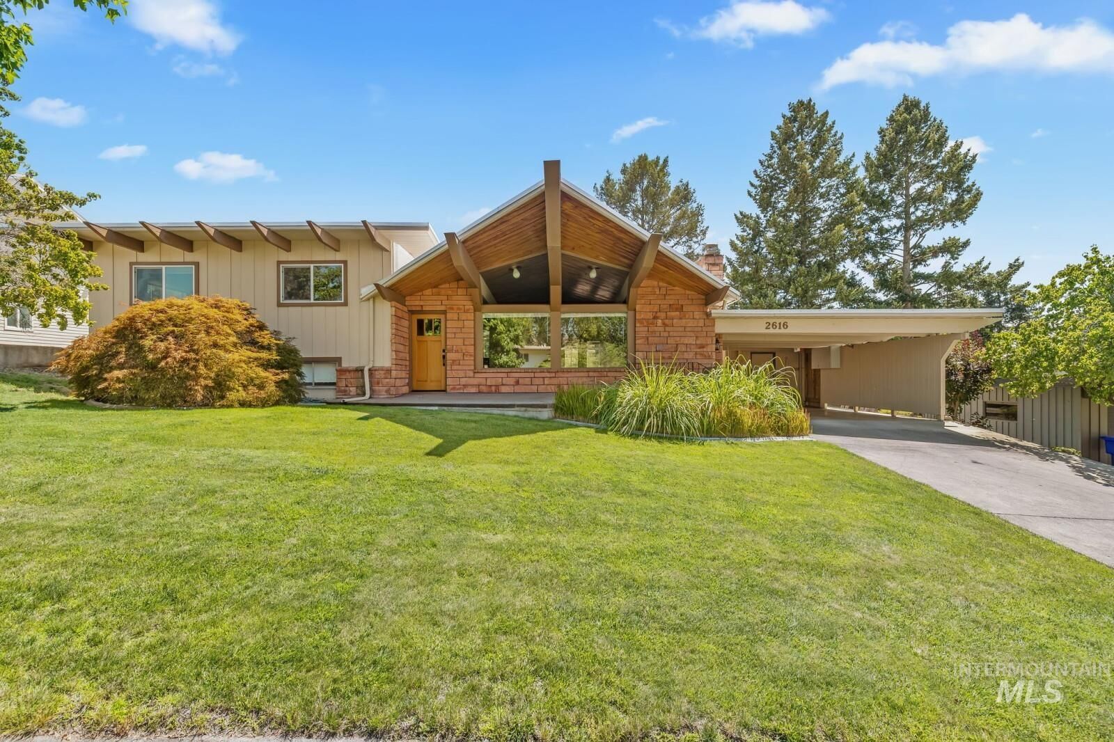 Property Photo:  2616 Sunset Drive  ID 83501 