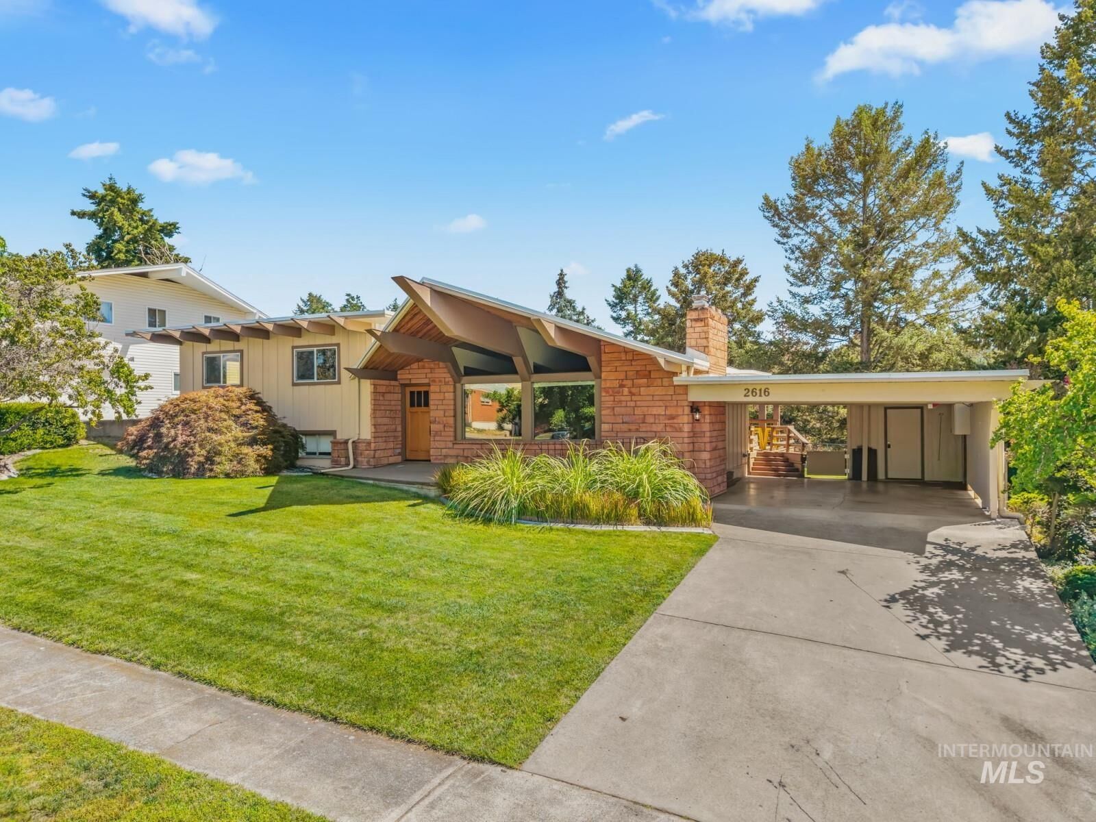 Property Photo:  2616 Sunset Drive  ID 83501 