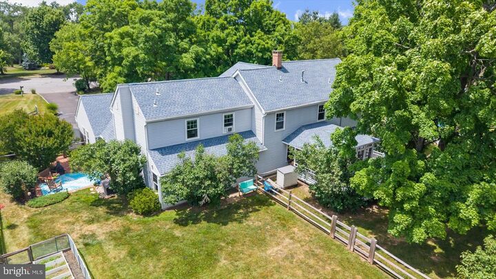 Property Photo:  9 Mills Court  NJ 08822 