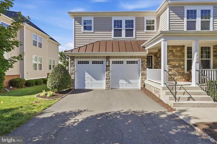 Property Photo: 42522 Stratford Landing Drive VA 20148