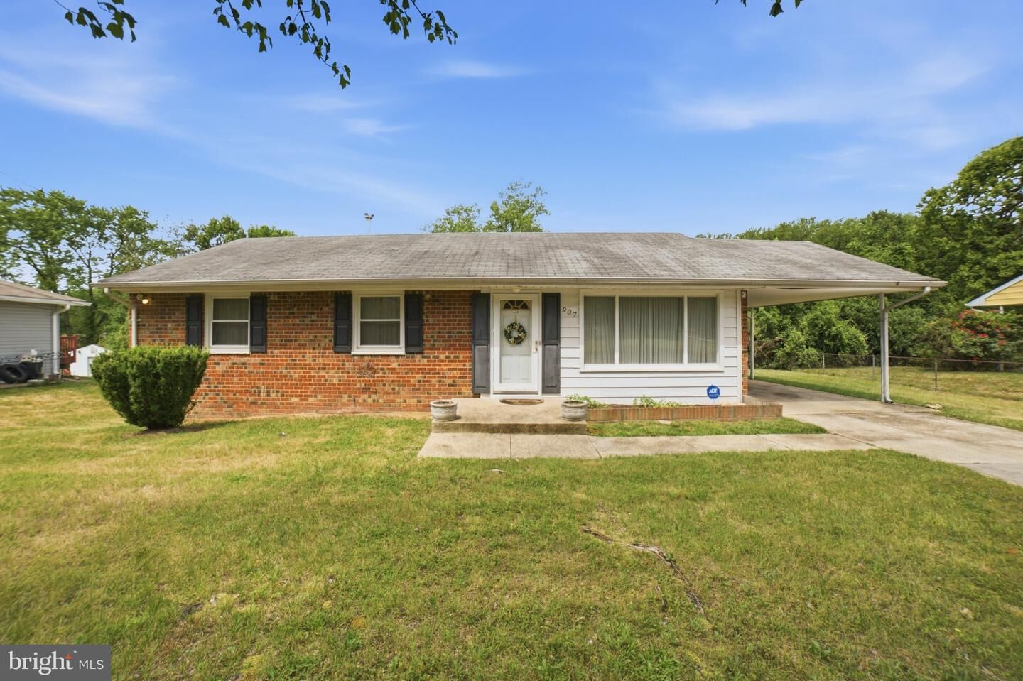 Property Photo: 907 Logwood Road MD 20743