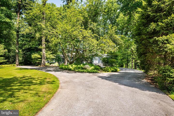 Property Photo:  5 Martins Circle  PA 19073 