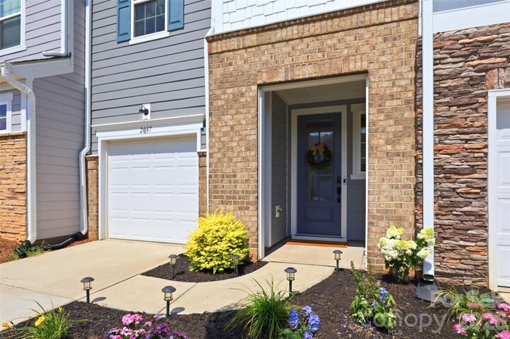 Property Photo: 2037 Howell Creek Way NC 28215