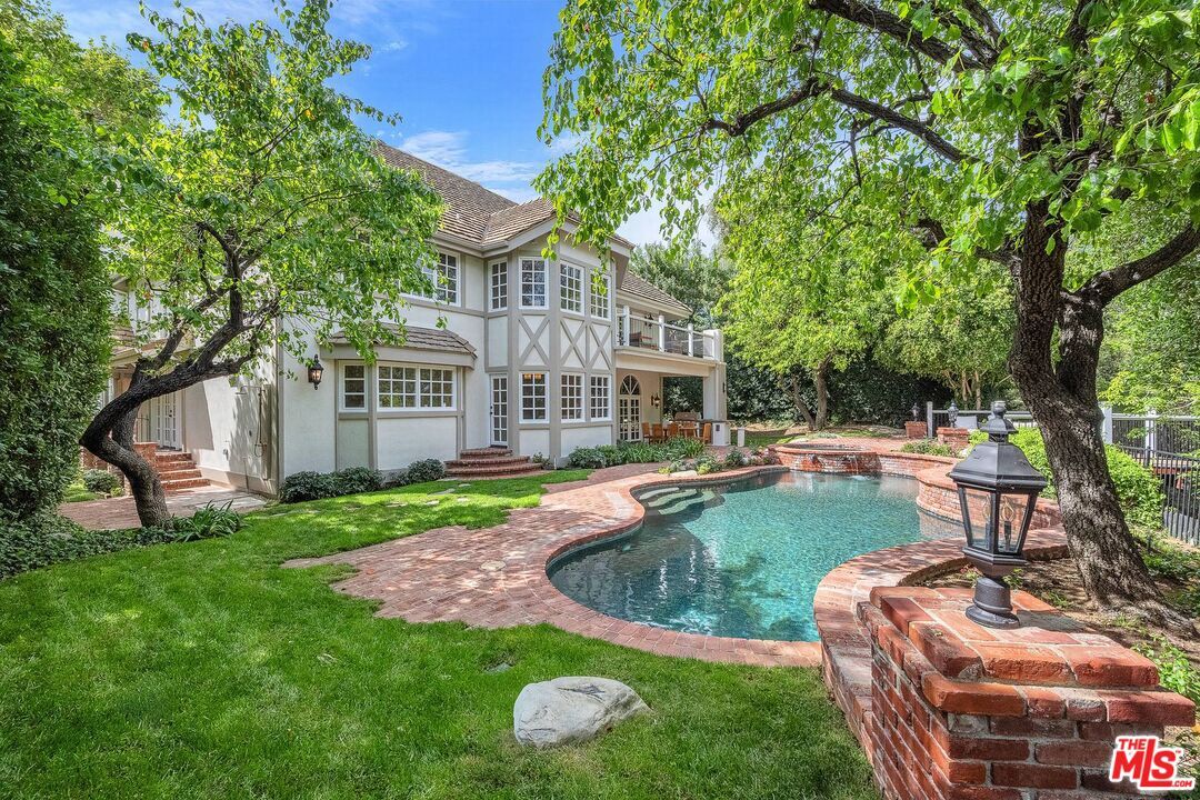 Property Photo: 3225 Iredell Ln CA 91604