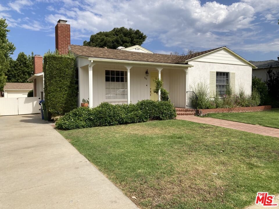 Property Photo: 619 El Medio Ave CA 90272