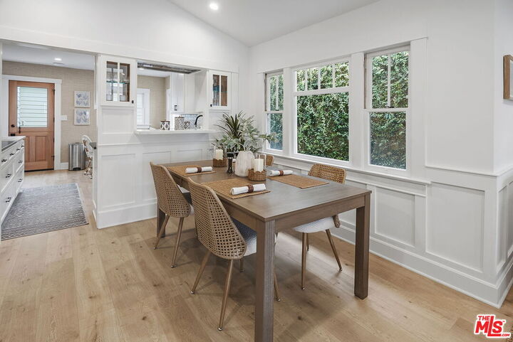 Property Photo:  204 S Broadway  CA 90277 