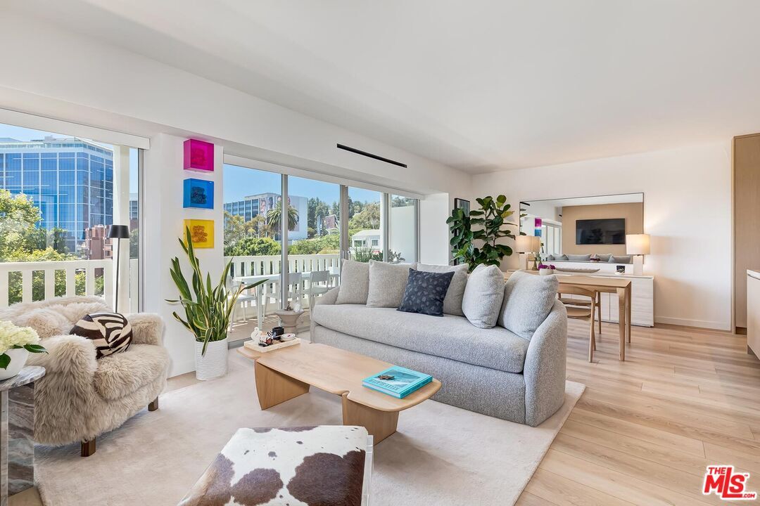Property Photo:  999 N Doheny Dr  CA 90069 